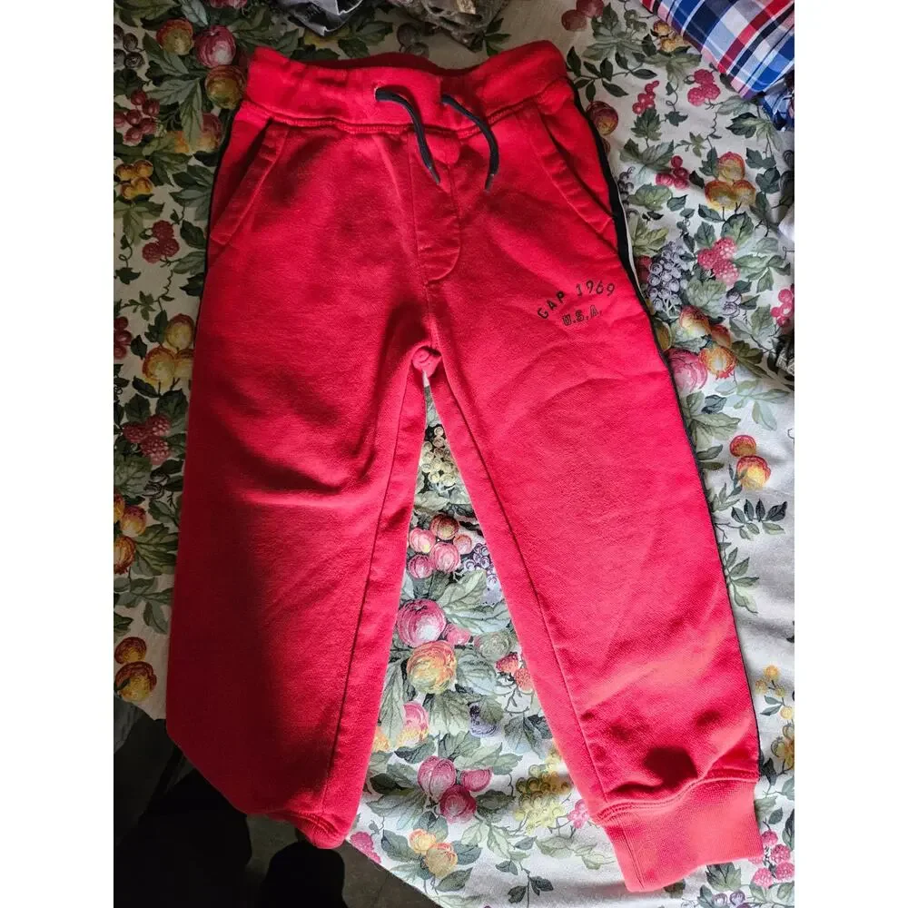 Gap Boys Outfit – Size 4T – Gymboree  Shirt & GAP 1969 Red Jogger Sweatpants